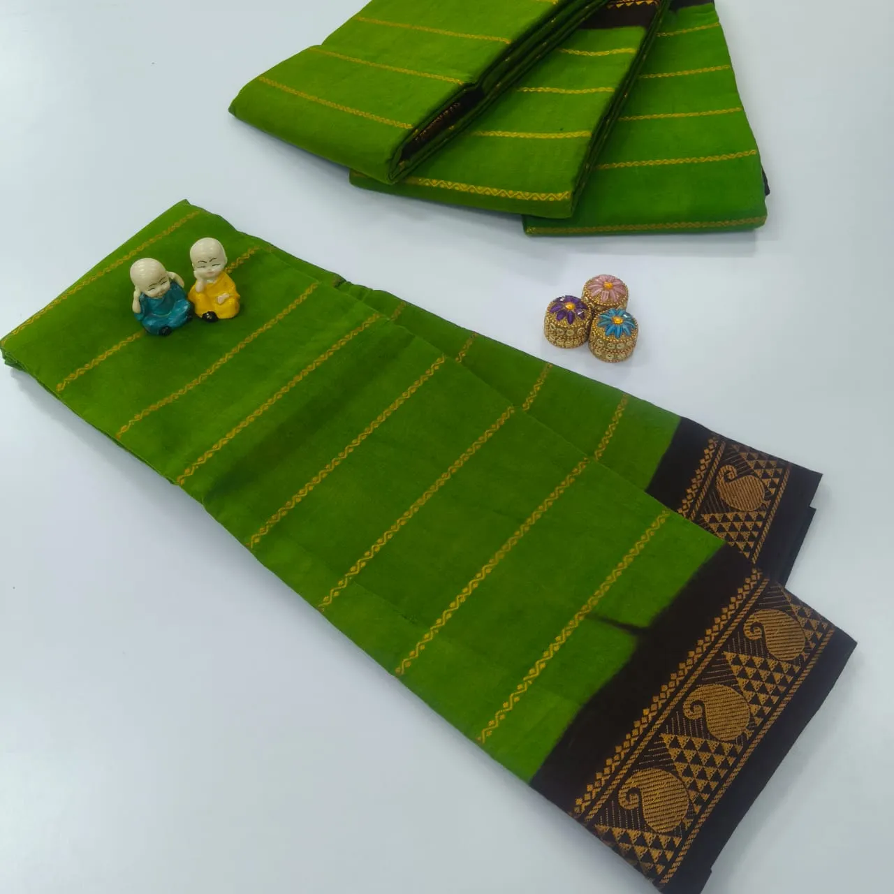 Sungudi Velthari Paisley Temple Border Cotton Saree